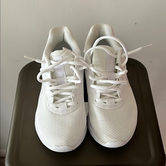 White Nike Running Shoes - Picture 3 of 7